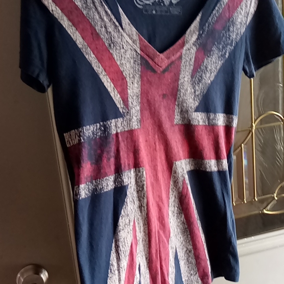 V-Neck Short Sleeve Distressed Tee with Union Jack Design - Picture 1 of 6